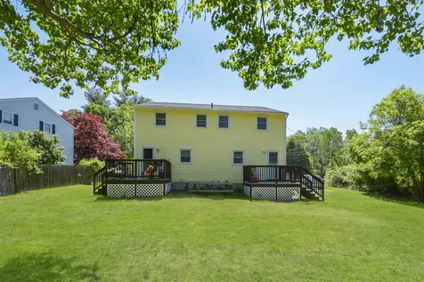 11 Kim Avenue Londonderry NH 03053