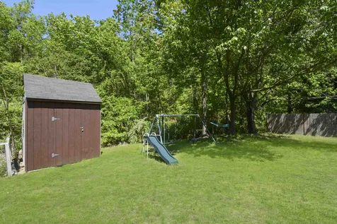 11 Kim Avenue Londonderry NH 03053