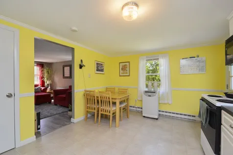 11 Kim Avenue Londonderry NH 03053