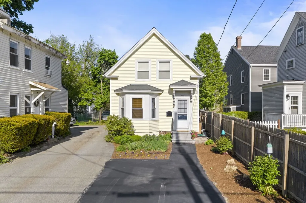 27 1/2 Park Street Dover NH 03820