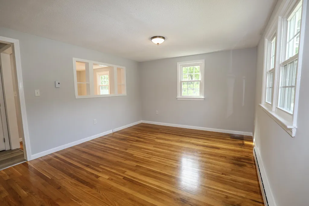3 Daniel Drive Pelham NH 03076