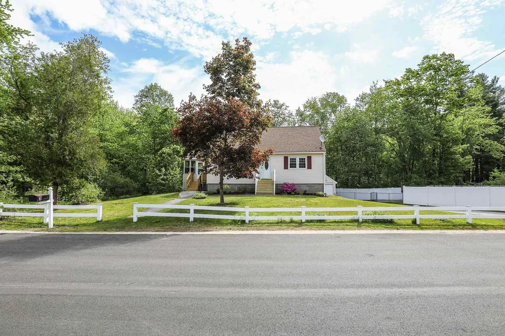 3 Daniel Drive Pelham NH 03076