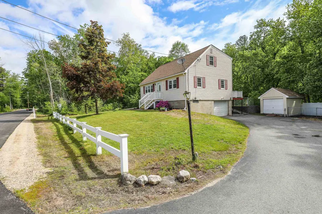 3 Daniel Drive Pelham NH 03076
