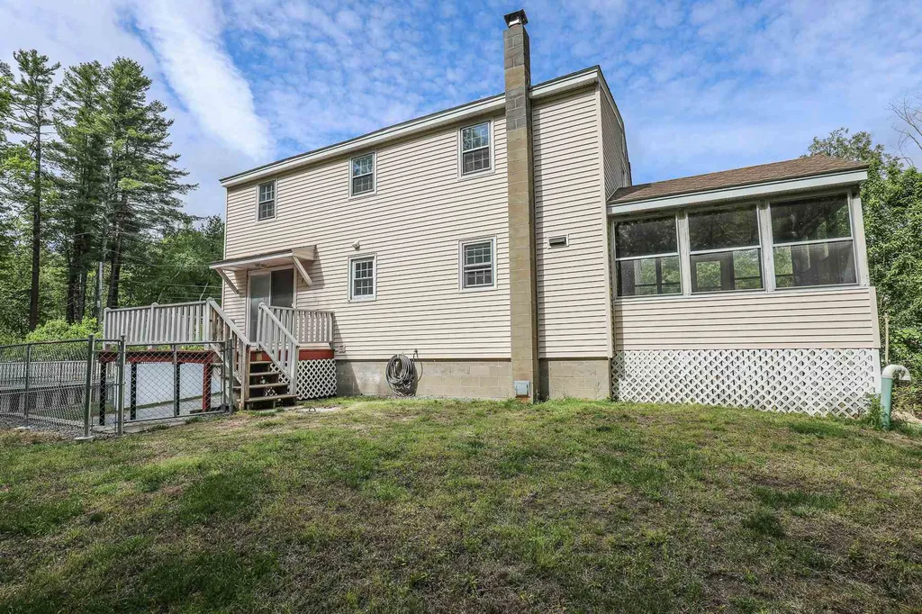 3 Daniel Drive Pelham NH 03076