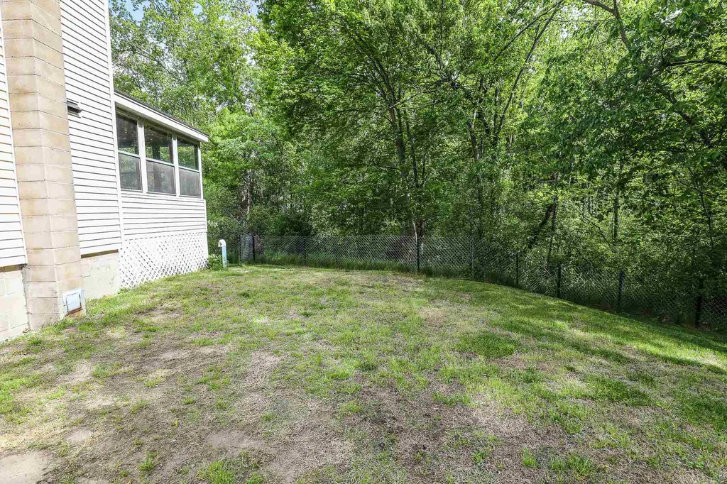 3 Daniel Drive Pelham NH 03076