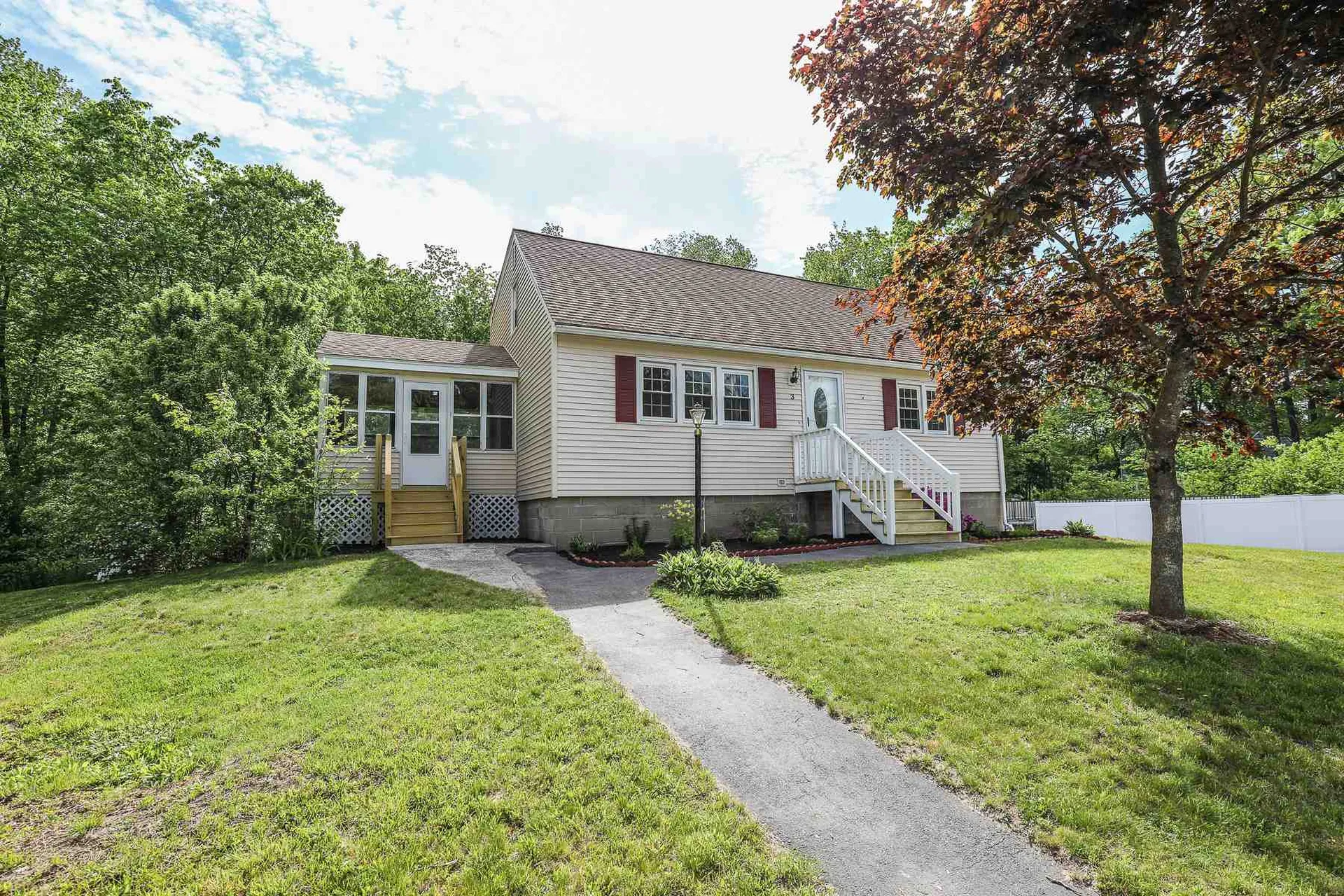 3 Daniel Drive Pelham NH 03076