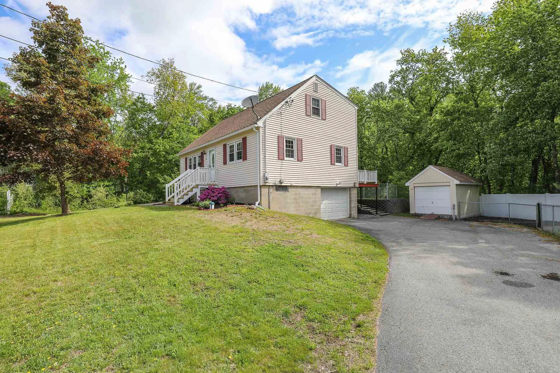 3 Daniel Drive Pelham NH 03076