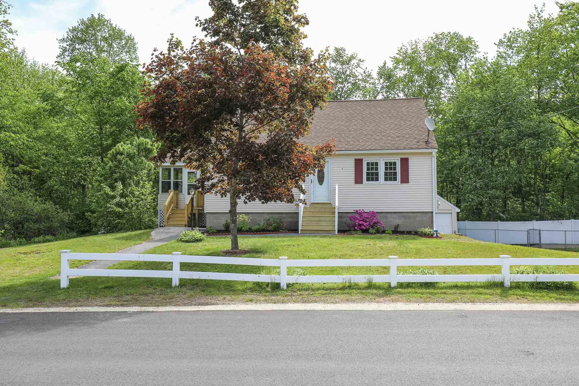 3 Daniel Drive Pelham NH 03076