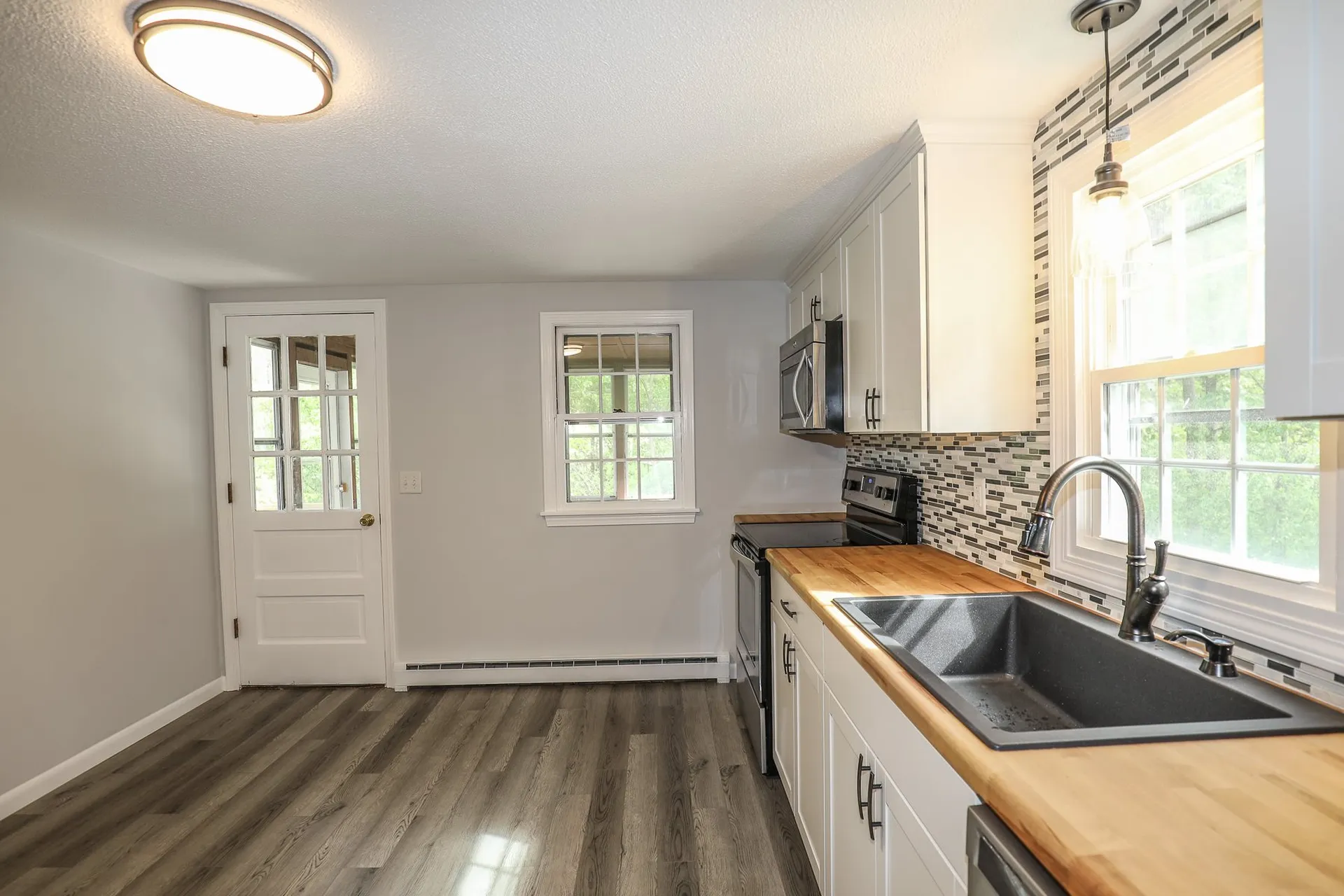 3 Daniel Drive Pelham NH 03076