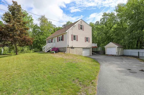 3 Daniel Drive Pelham NH 03076