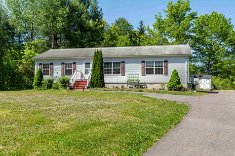 30 Robinson Lane Pelham NH 03076