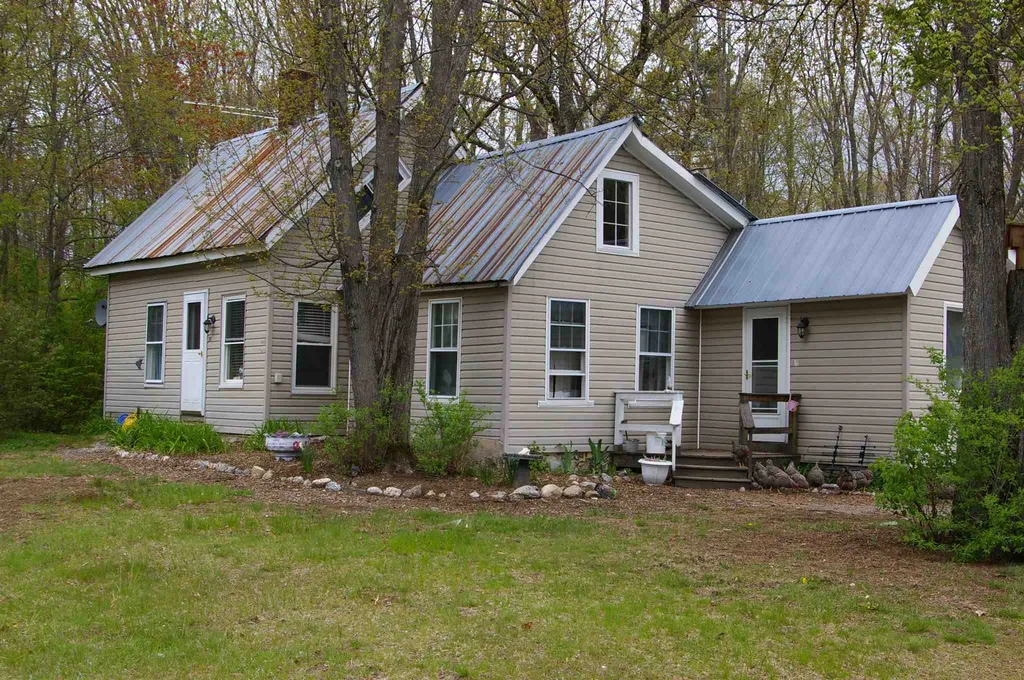 51 Center Road Hillsborough NH 03244