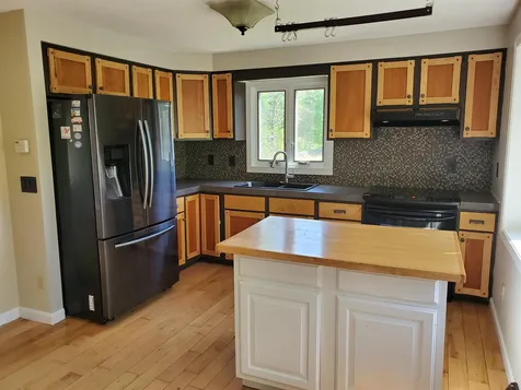 21 Dearborn Road Auburn NH 03032