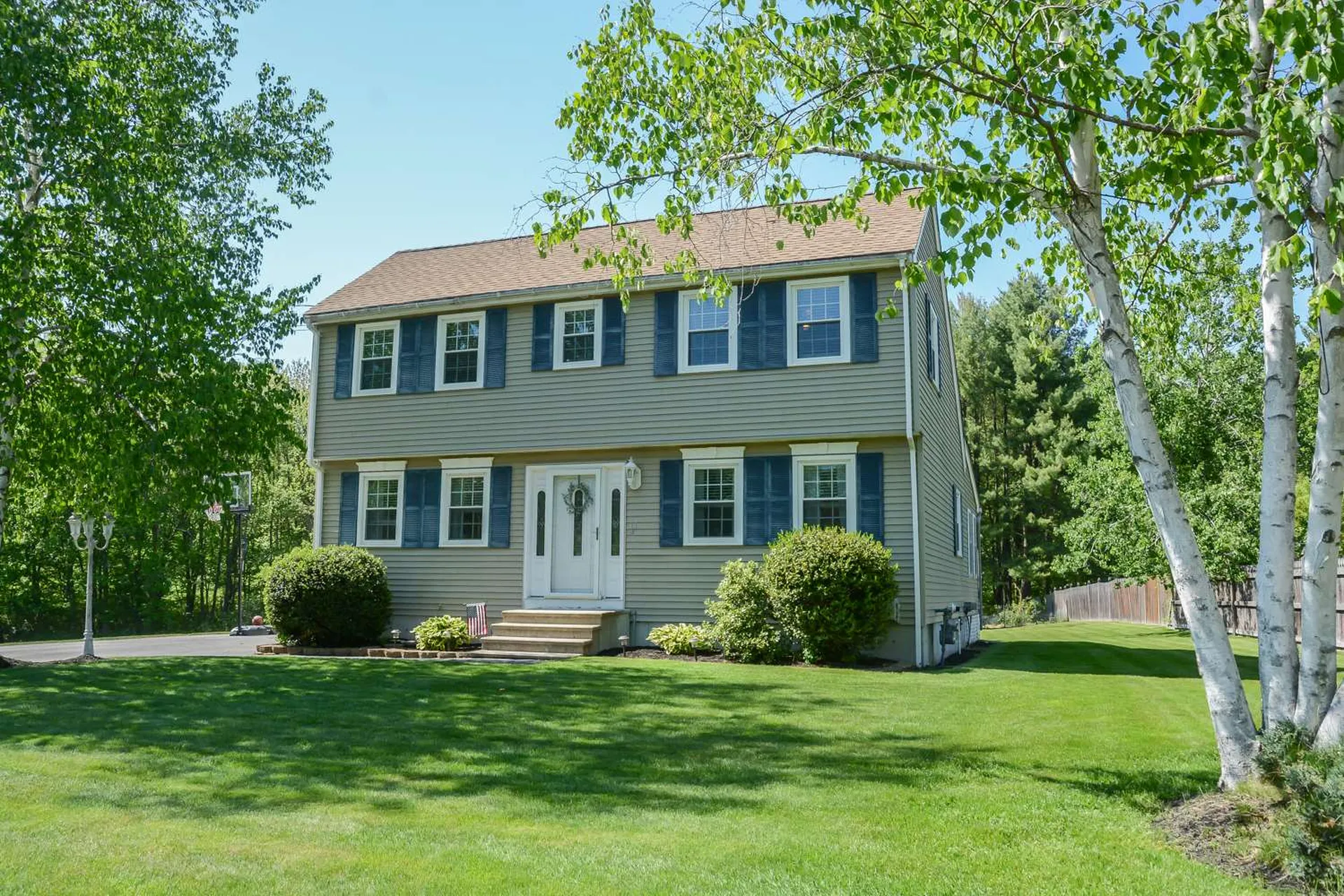 11 Shelley Drive Hudson NH 03051