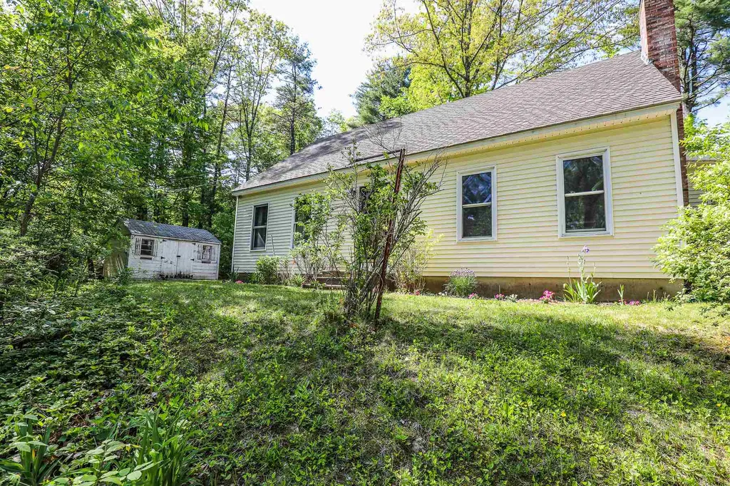 93 Center Street Goffstown NH 03045