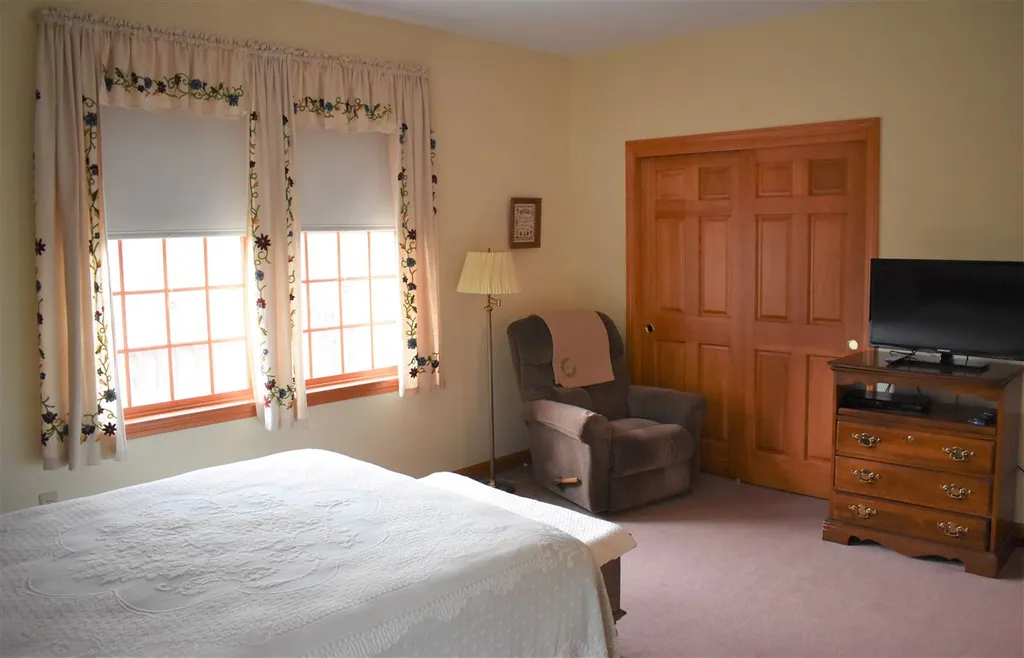 11 Loft Circle Campton NH 03223