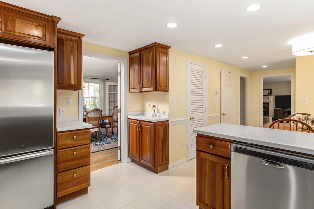 33 Raydon Road York ME 03909