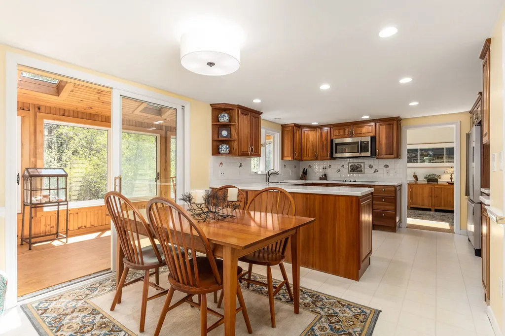 33 Raydon Road York ME 03909
