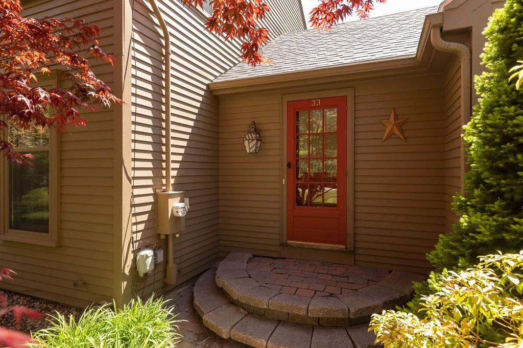 33 Raydon Road York ME 03909
