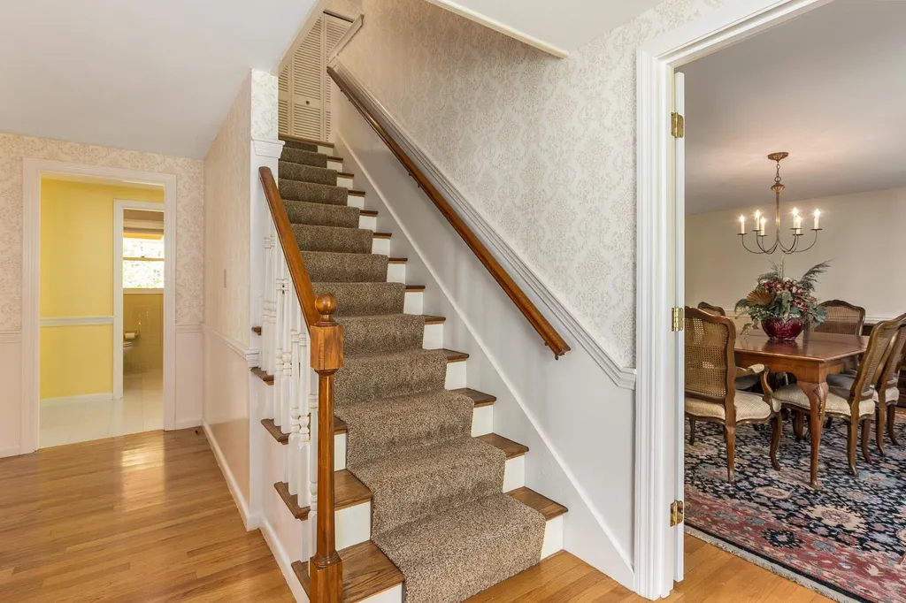 33 Raydon Road York ME 03909