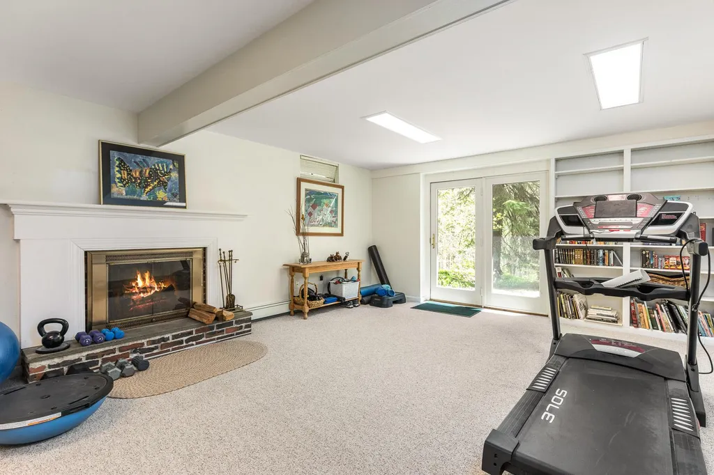 33 Raydon Road York ME 03909