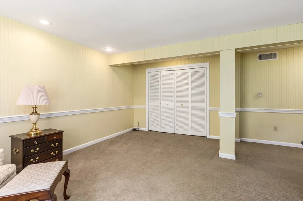 33 Raydon Road York ME 03909