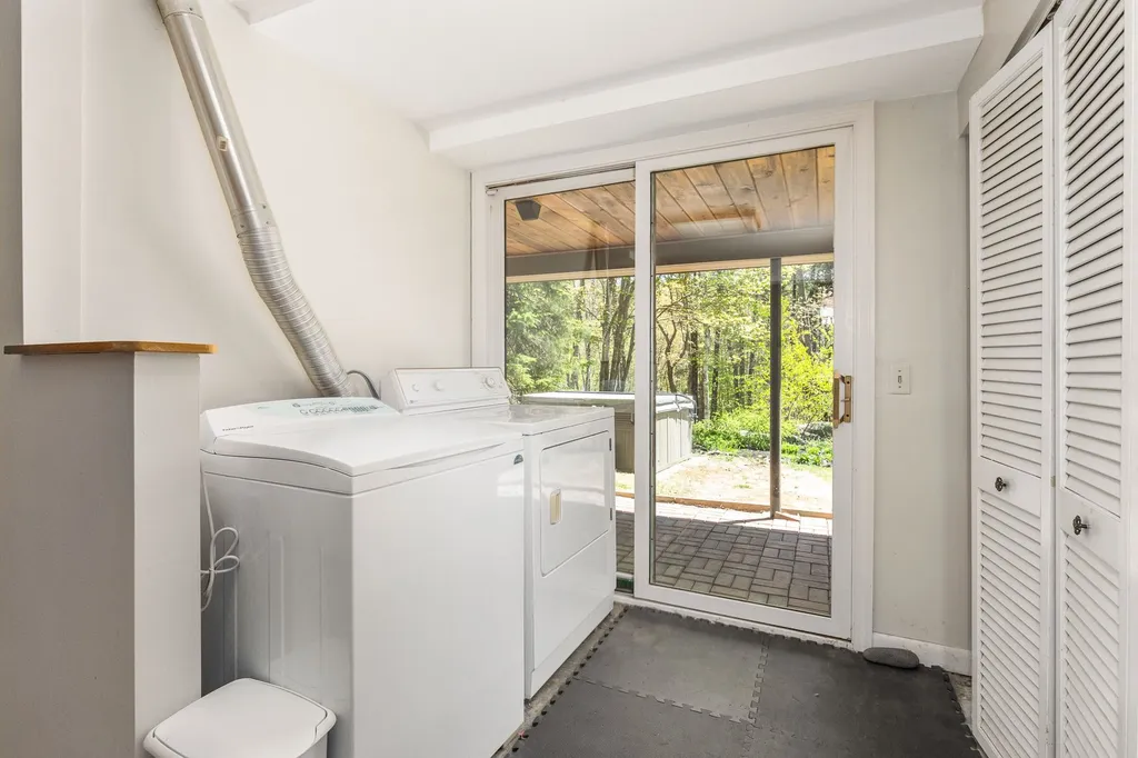 33 Raydon Road York ME 03909