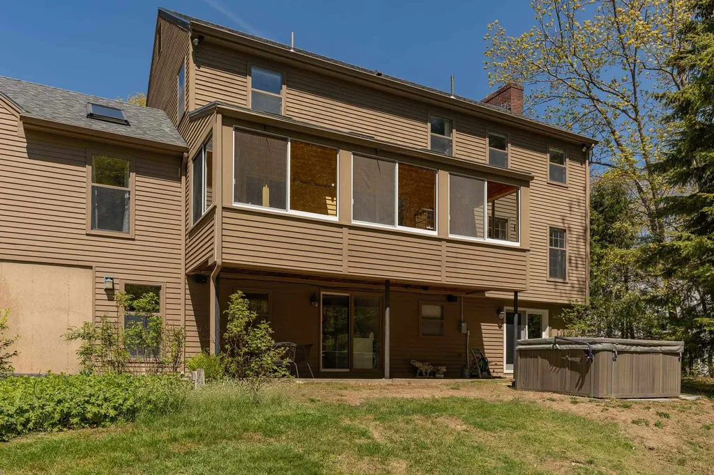 33 Raydon Road York ME 03909