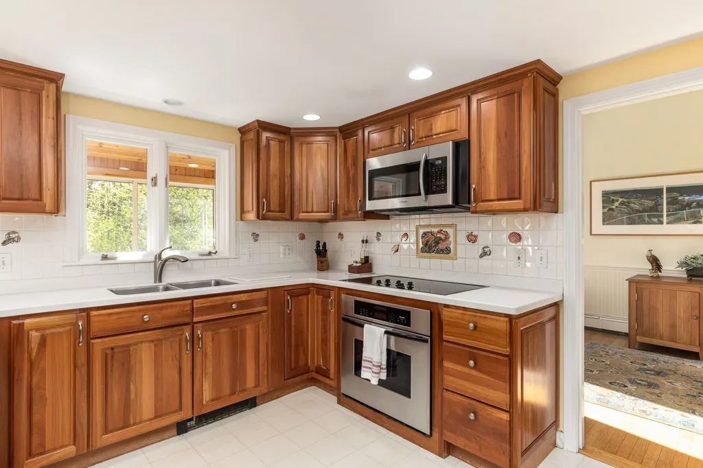 33 Raydon Road York ME 03909