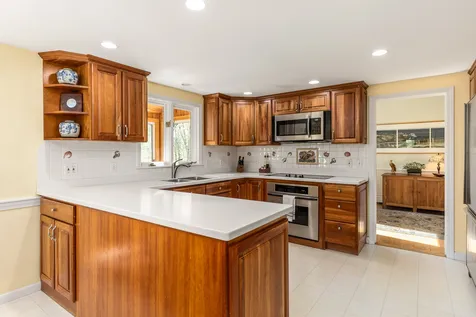 33 Raydon Road York ME 03909