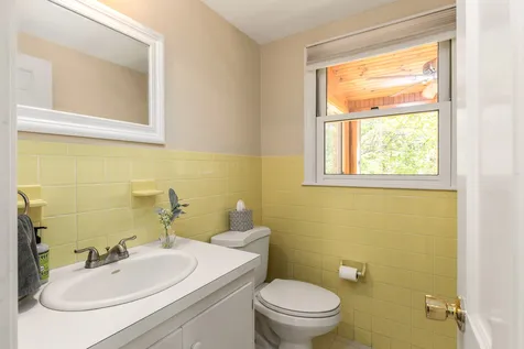 33 Raydon Road York ME 03909