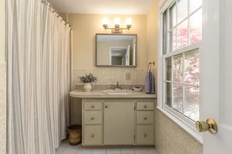 33 Raydon Road York ME 03909