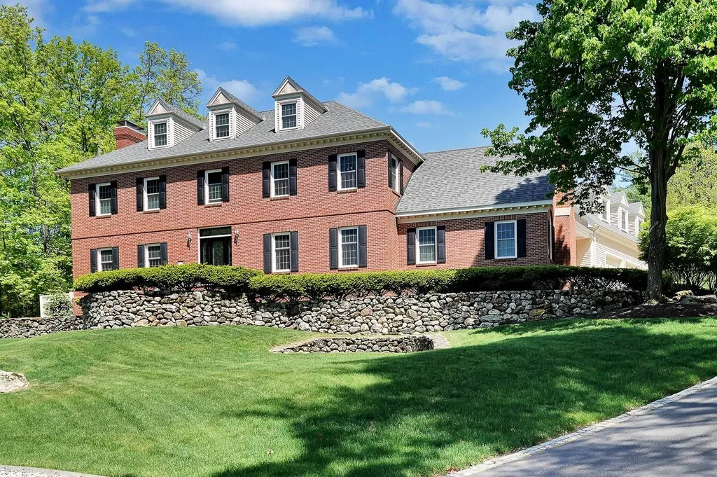 370 Whitford Street Manchester NH 03104