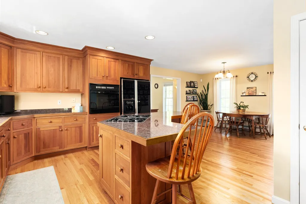 31 Quaker Lane Seabrook NH 03874