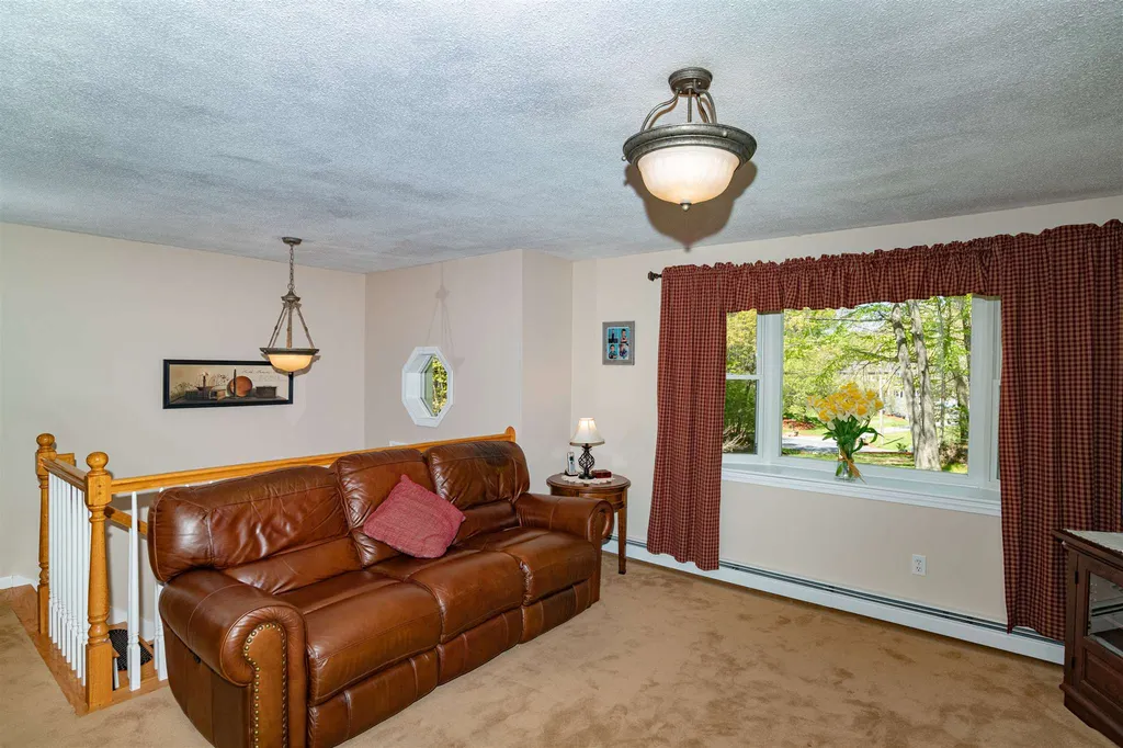 3 Lorri Road Derry NH 03038