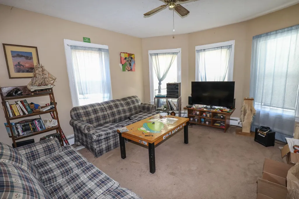 592 Hevey Street Manchester NH 03102
