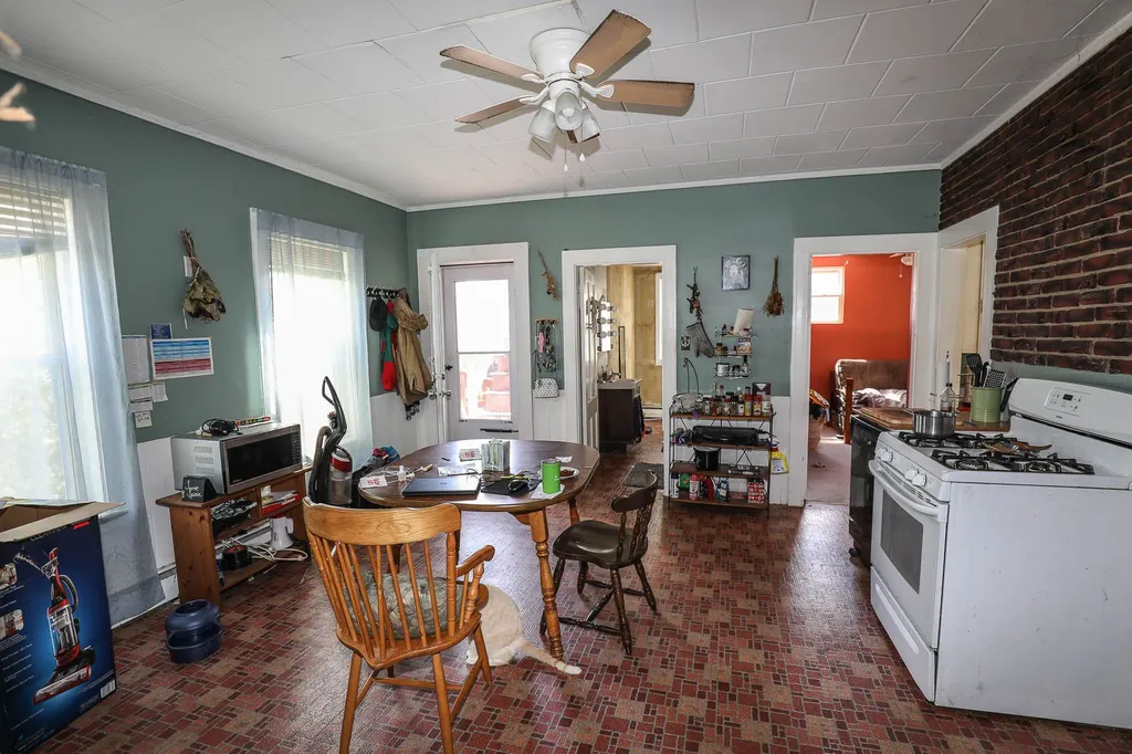 592 Hevey Street Manchester NH 03102