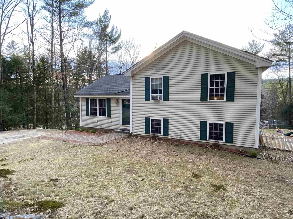 60 New London Drive Webster NH 03303