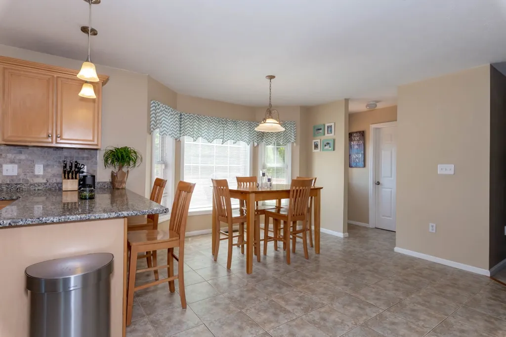 18 Bradford Circle Hudson NH 03051