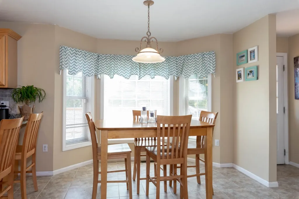 18 Bradford Circle Hudson NH 03051