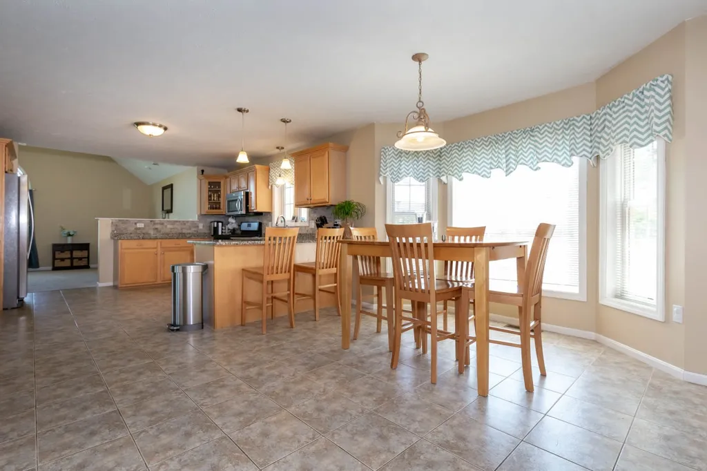 18 Bradford Circle Hudson NH 03051
