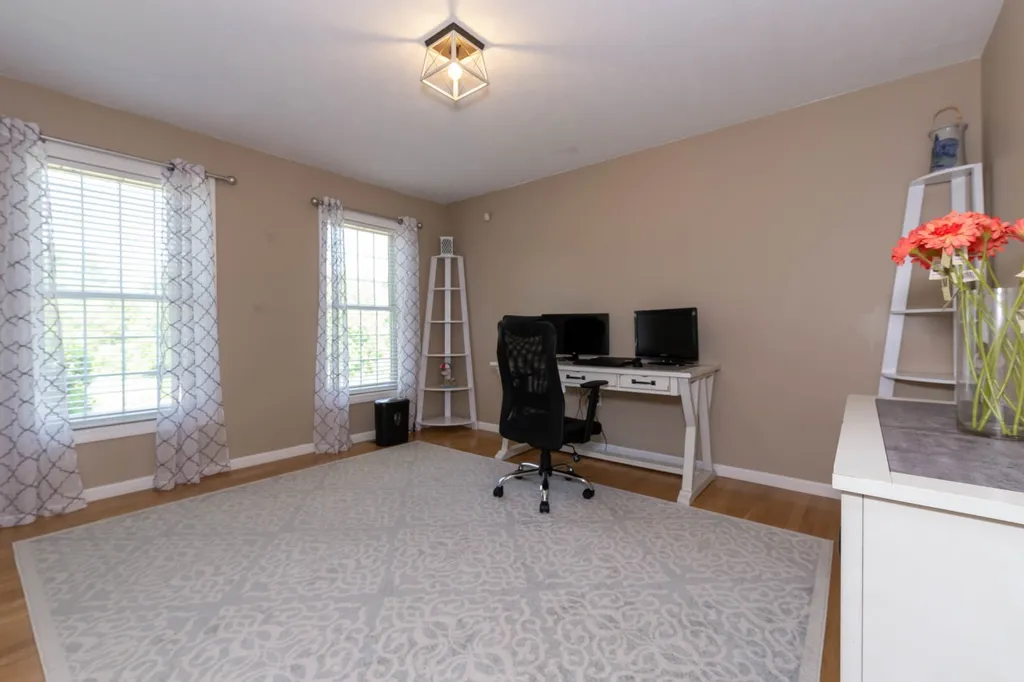 18 Bradford Circle Hudson NH 03051