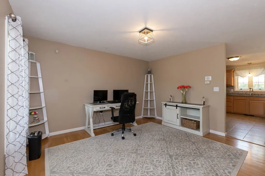 18 Bradford Circle Hudson NH 03051