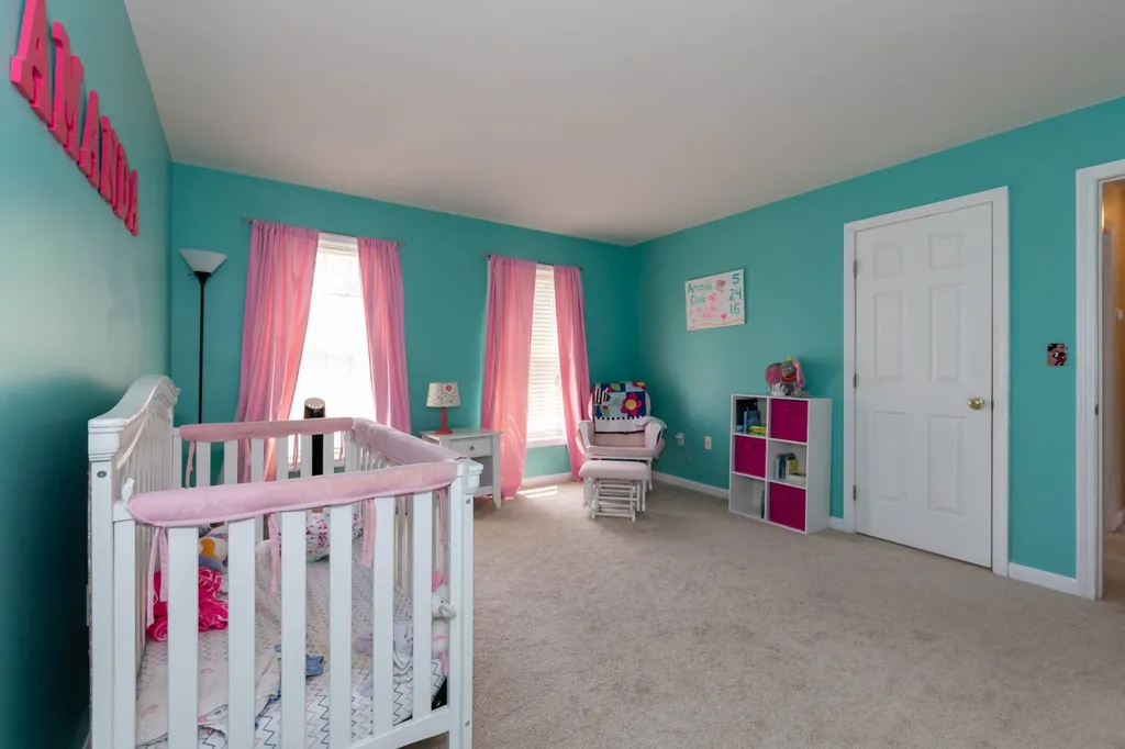 18 Bradford Circle Hudson NH 03051