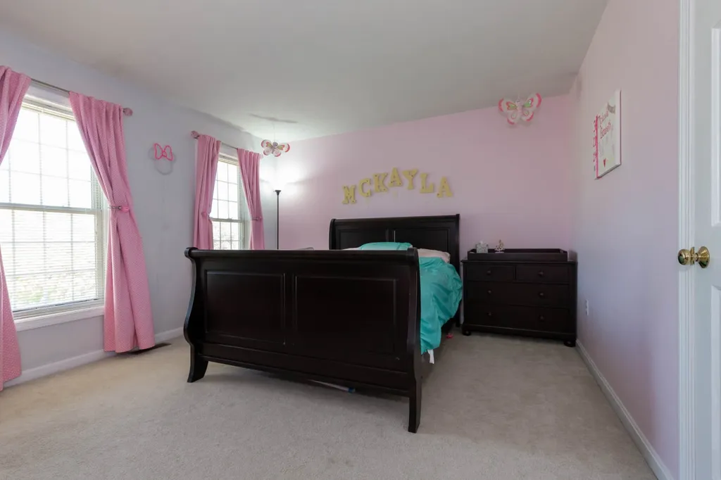 18 Bradford Circle Hudson NH 03051