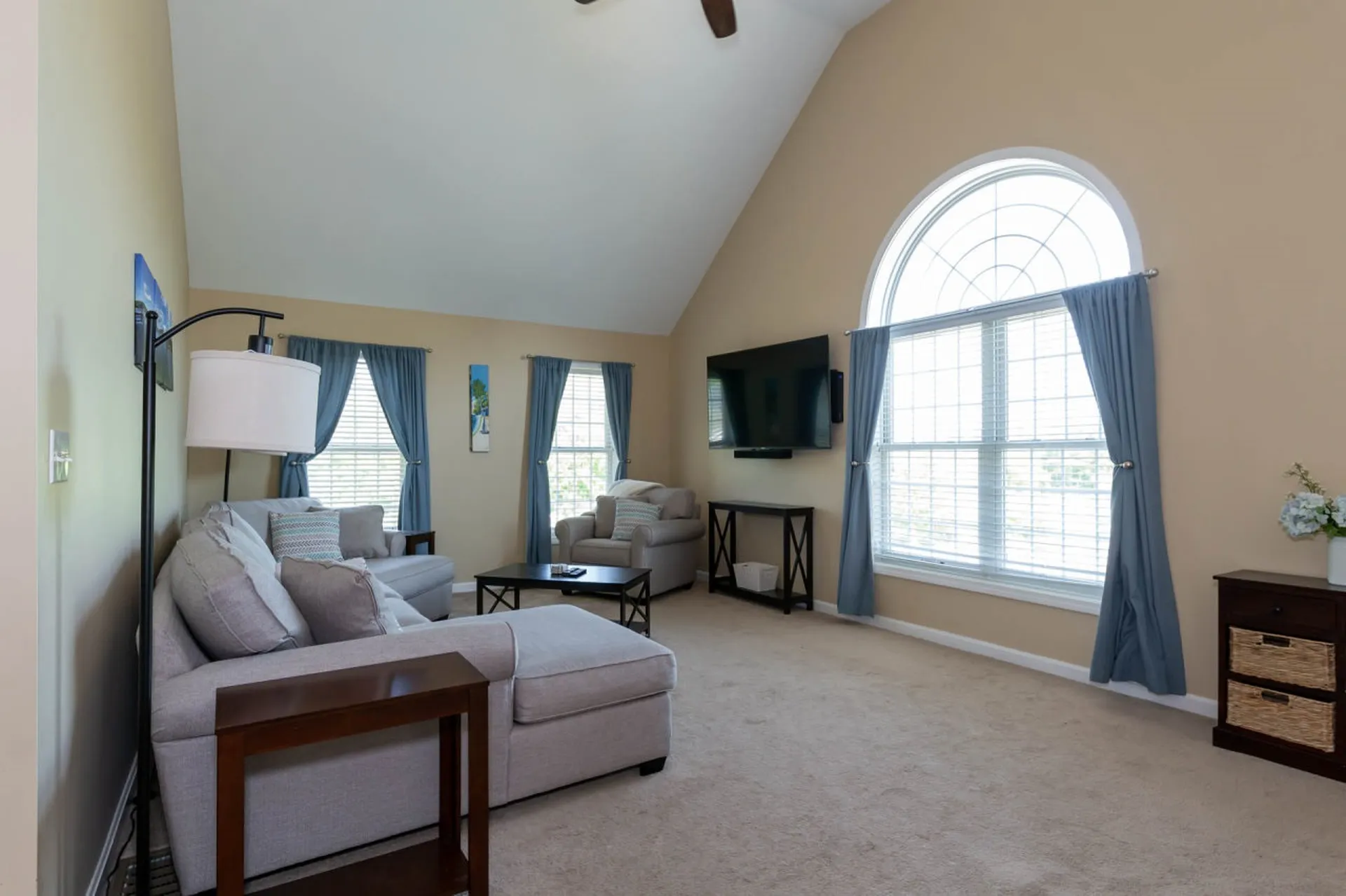 18 Bradford Circle Hudson NH 03051