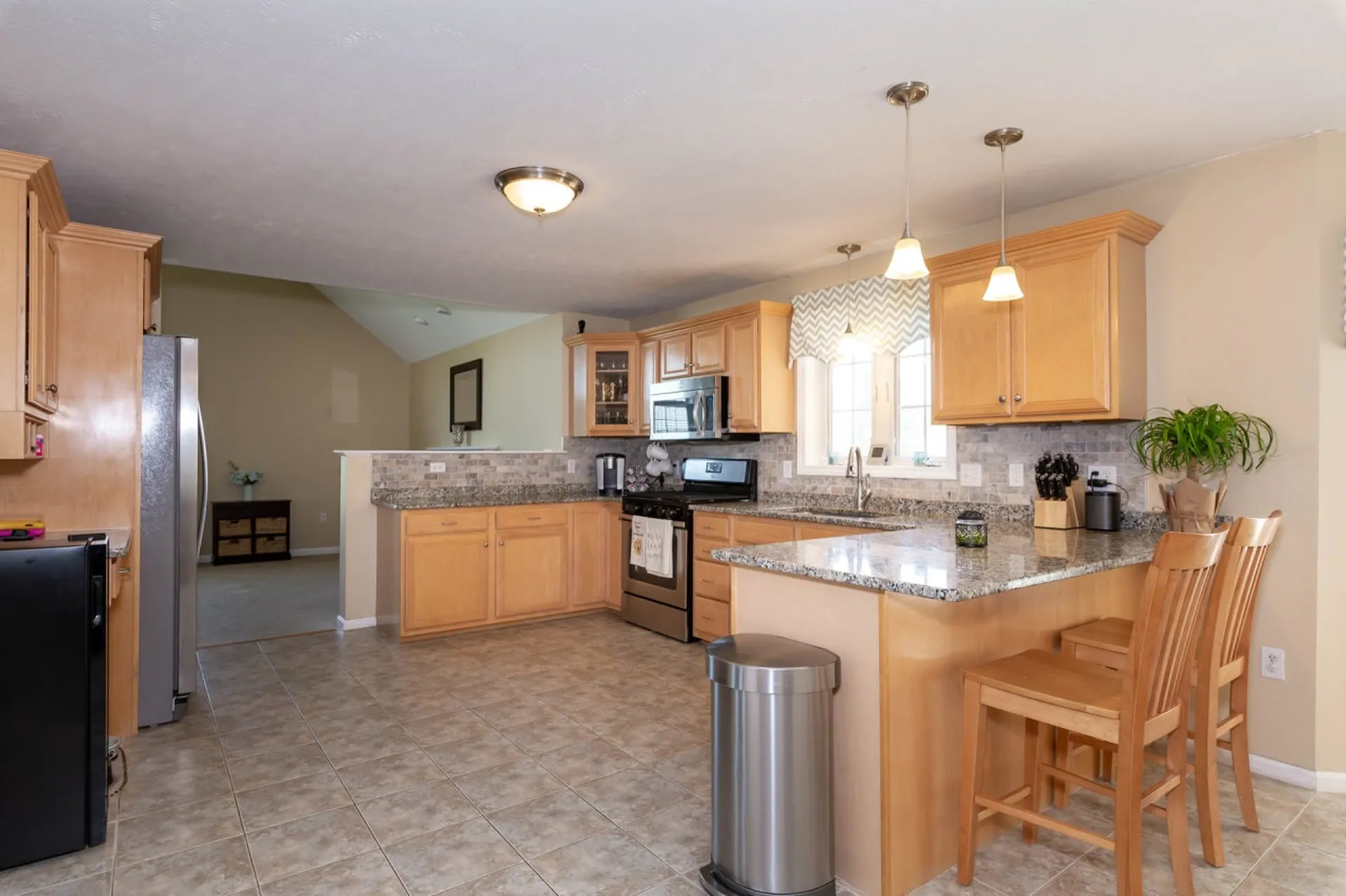 18 Bradford Circle Hudson NH 03051