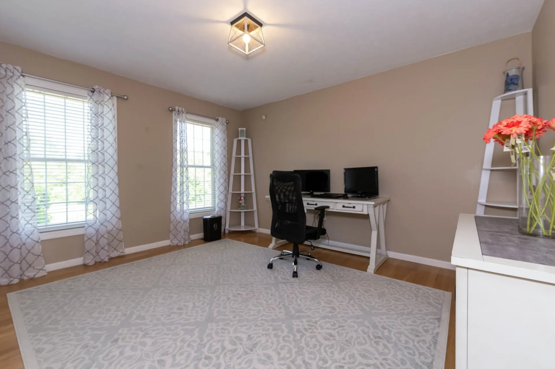 18 Bradford Circle Hudson NH 03051
