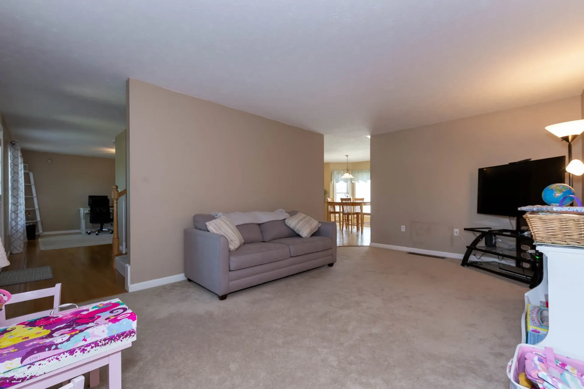 18 Bradford Circle Hudson NH 03051