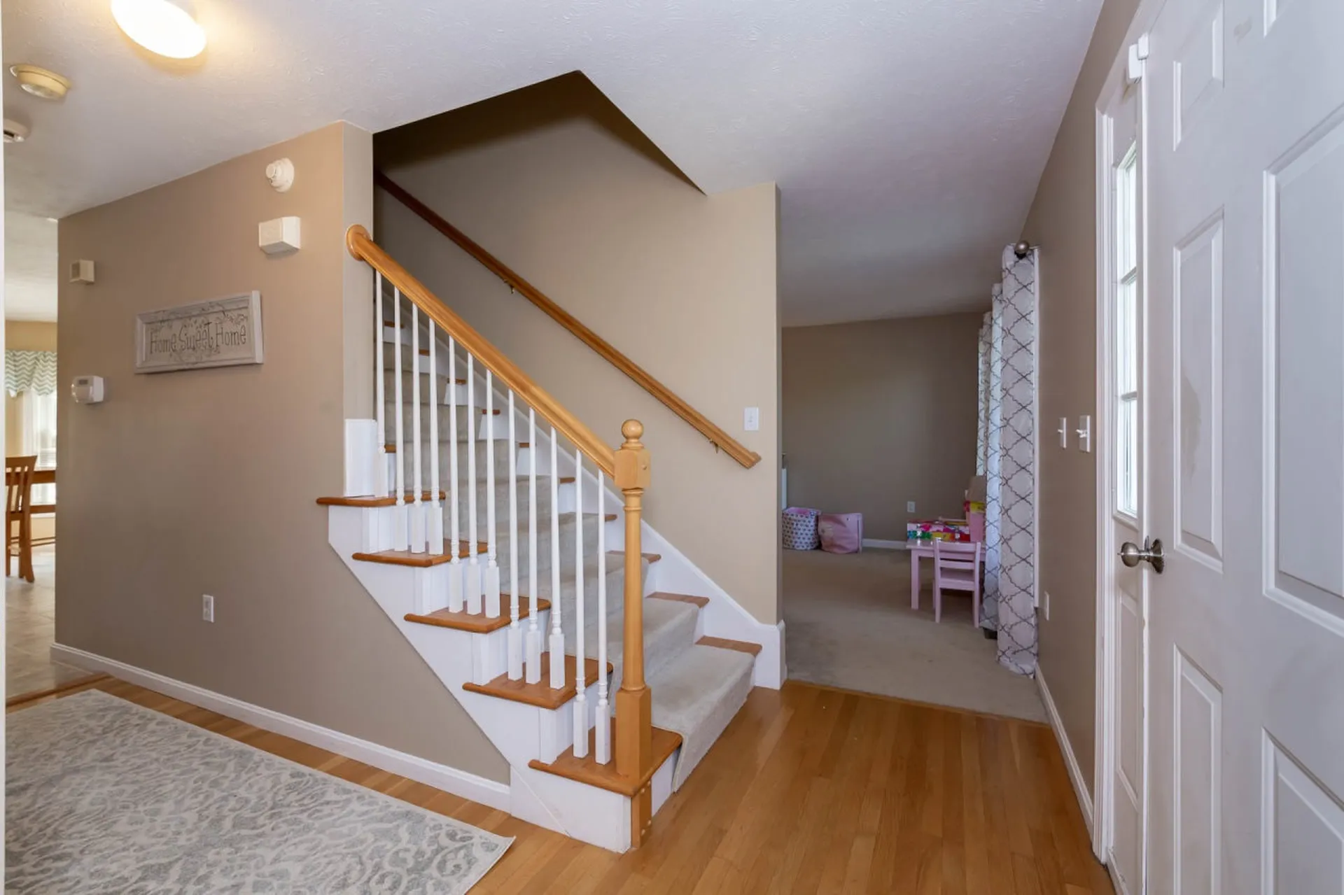 18 Bradford Circle Hudson NH 03051